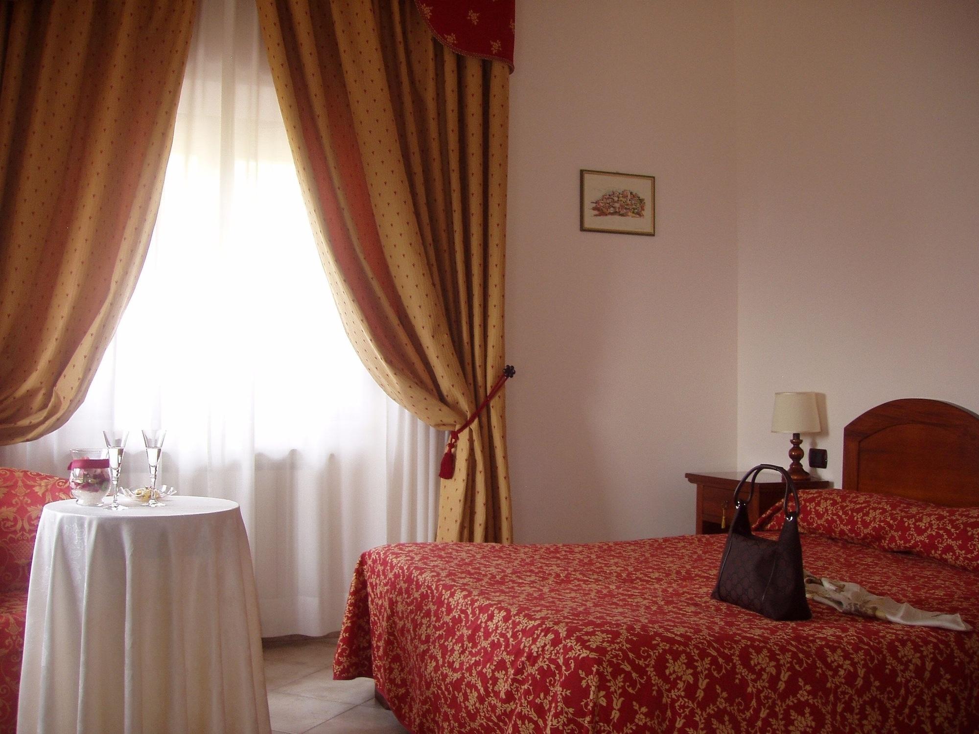 Hotel Il Cavalier D'Arpino Exteriör bild